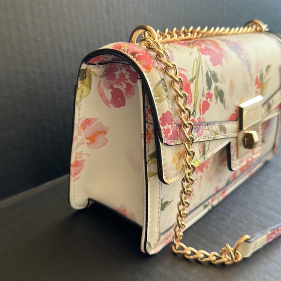 New GUESS Kavet Floral Crossbody - Picture 7 of 13
